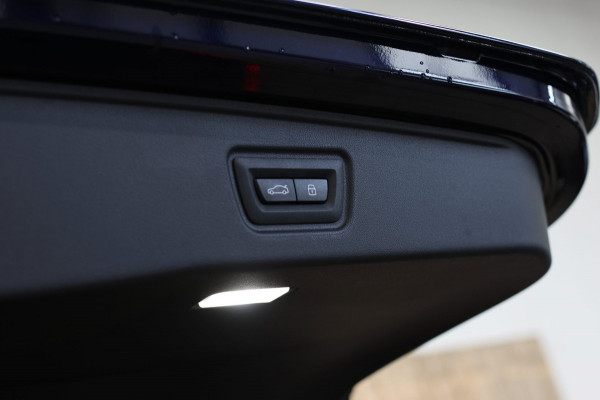 BMW 5 Serie Touring 550e xDrive *Pano*B&W*4-Wiel besturing*Trekhaak*Stoelventilatie*