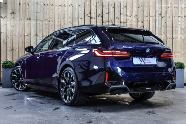 BMW 5 Serie Touring 550e xDrive *Pano*B&W*4-Wiel besturing*Trekhaak*Stoelventilatie*