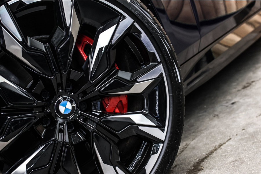 BMW 5 Serie Touring 550e xDrive *Pano*B&W*4-Wiel besturing*Trekhaak*Stoelventilatie*