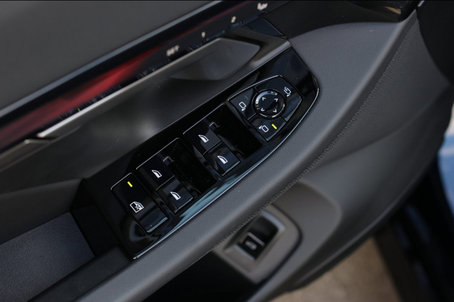 BMW 5 Serie Touring 550e xDrive *Pano*B&W*4-Wiel besturing*Trekhaak*Stoelventilatie*