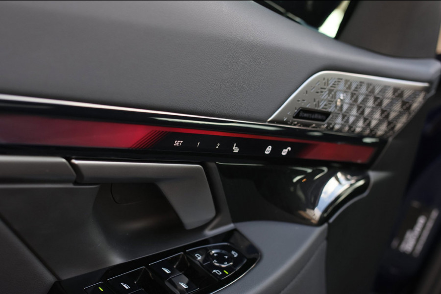 BMW 5 Serie Touring 550e xDrive *Pano*B&W*4-Wiel besturing*Trekhaak*Stoelventilatie*