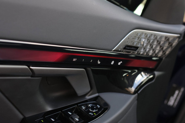 BMW 5 Serie Touring 550e xDrive *Pano*B&W*4-Wiel besturing*Trekhaak*Stoelventilatie*