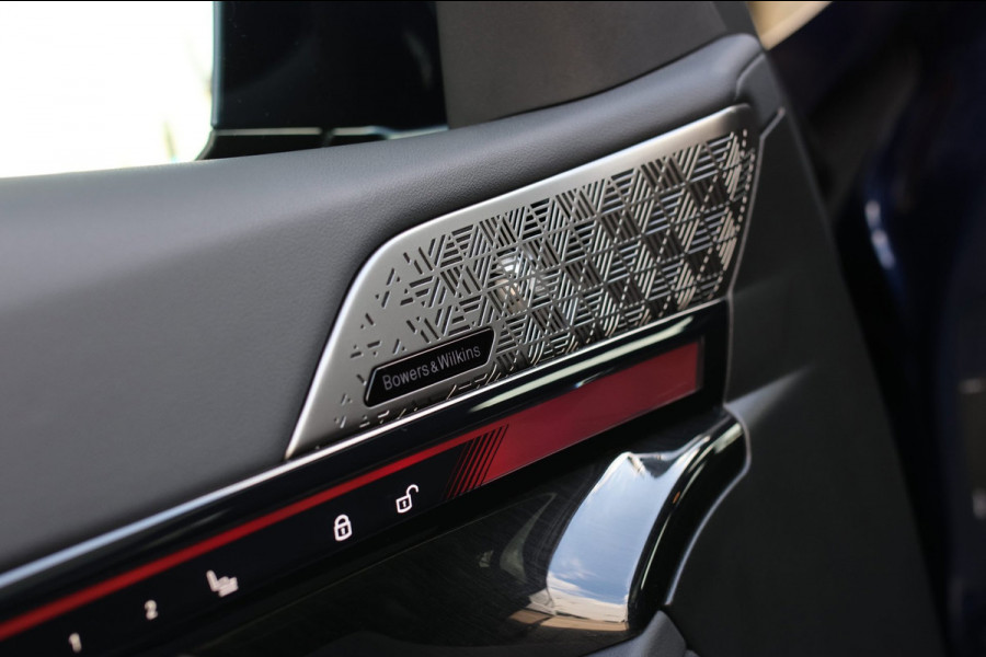 BMW 5 Serie Touring 550e xDrive *Pano*B&W*4-Wiel besturing*Trekhaak*Stoelventilatie*