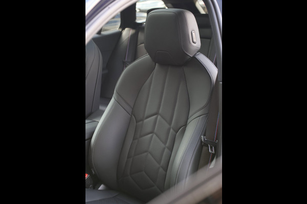 BMW 5 Serie Touring 550e xDrive *Pano*B&W*4-Wiel besturing*Trekhaak*Stoelventilatie*