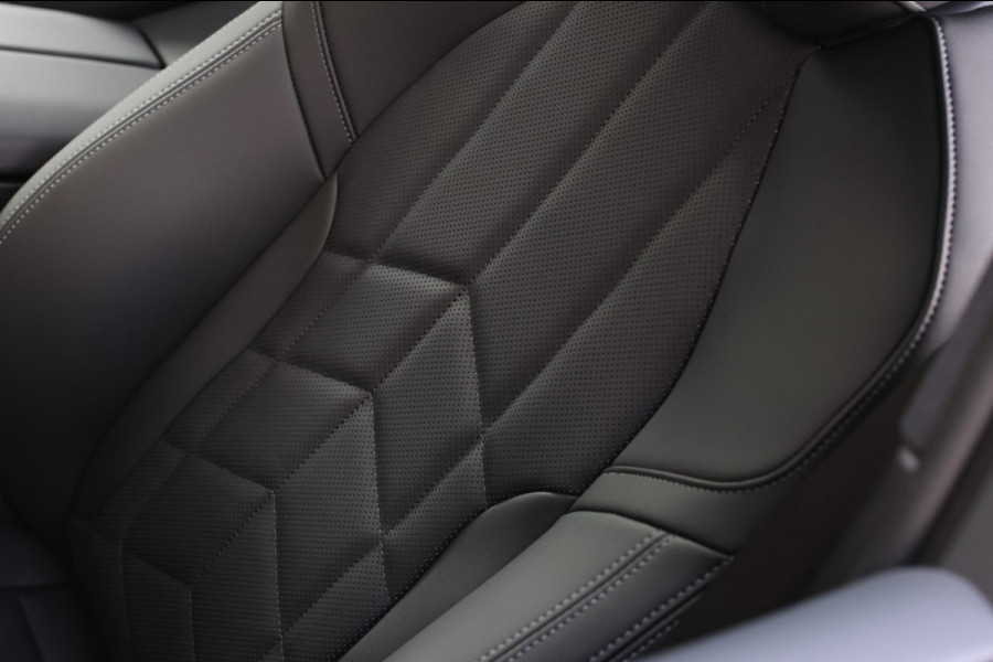 BMW 5 Serie Touring 550e xDrive *Pano*B&W*4-Wiel besturing*Trekhaak*Stoelventilatie*