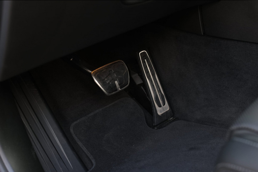 BMW 5 Serie Touring 550e xDrive *Pano*B&W*4-Wiel besturing*Trekhaak*Stoelventilatie*