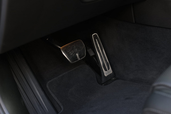 BMW 5 Serie Touring 550e xDrive *Pano*B&W*4-Wiel besturing*Trekhaak*Stoelventilatie*