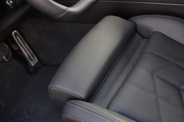 BMW 5 Serie Touring 550e xDrive *Pano*B&W*4-Wiel besturing*Trekhaak*Stoelventilatie*