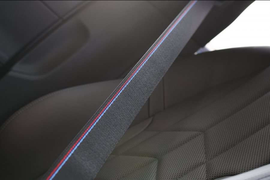 BMW 5 Serie Touring 550e xDrive *Pano*B&W*4-Wiel besturing*Trekhaak*Stoelventilatie*