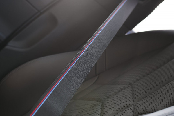 BMW 5 Serie Touring 550e xDrive *Pano*B&W*4-Wiel besturing*Trekhaak*Stoelventilatie*
