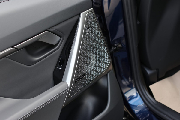 BMW 5 Serie Touring 550e xDrive *Pano*B&W*4-Wiel besturing*Trekhaak*Stoelventilatie*