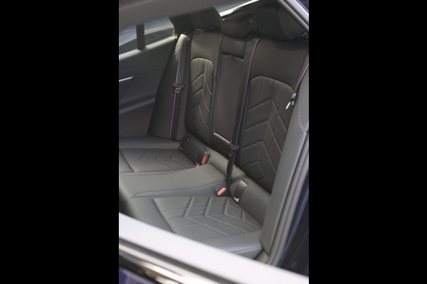 BMW 5 Serie Touring 550e xDrive *Pano*B&W*4-Wiel besturing*Trekhaak*Stoelventilatie*