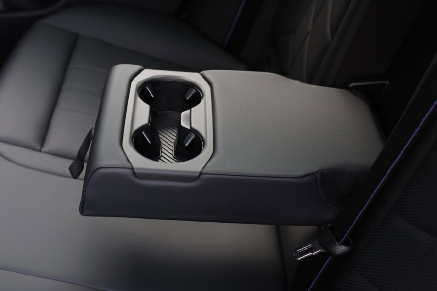 BMW 5 Serie Touring 550e xDrive *Pano*B&W*4-Wiel besturing*Trekhaak*Stoelventilatie*
