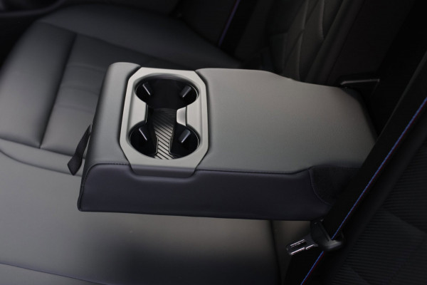 BMW 5 Serie Touring 550e xDrive *Pano*B&W*4-Wiel besturing*Trekhaak*Stoelventilatie*