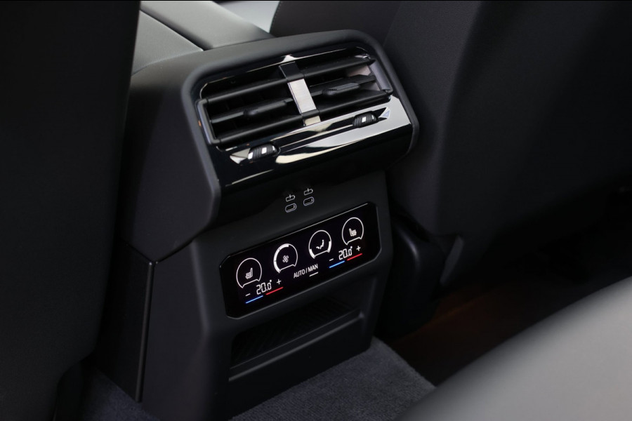 BMW 5 Serie Touring 550e xDrive *Pano*B&W*4-Wiel besturing*Trekhaak*Stoelventilatie*