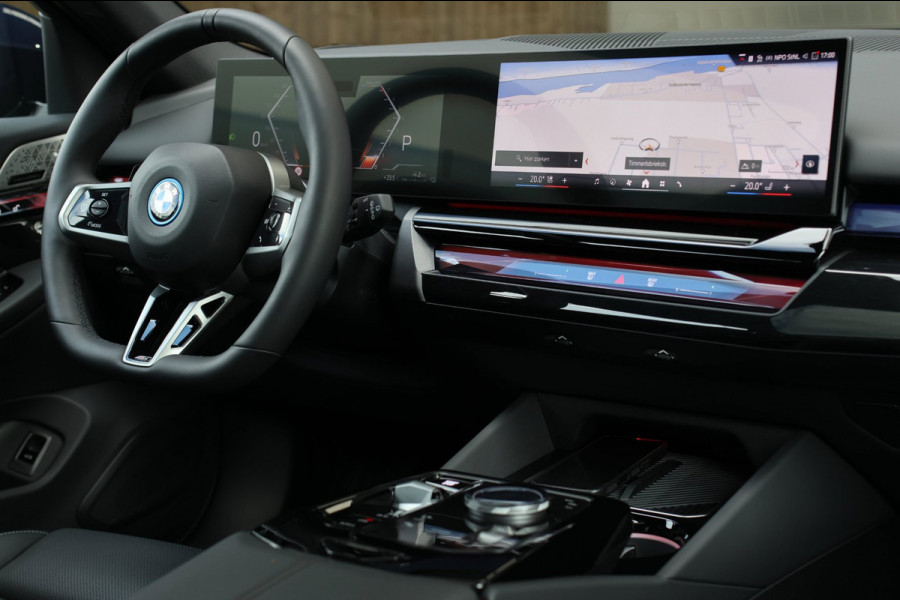 BMW 5 Serie Touring 550e xDrive *Pano*B&W*4-Wiel besturing*Trekhaak*Stoelventilatie*