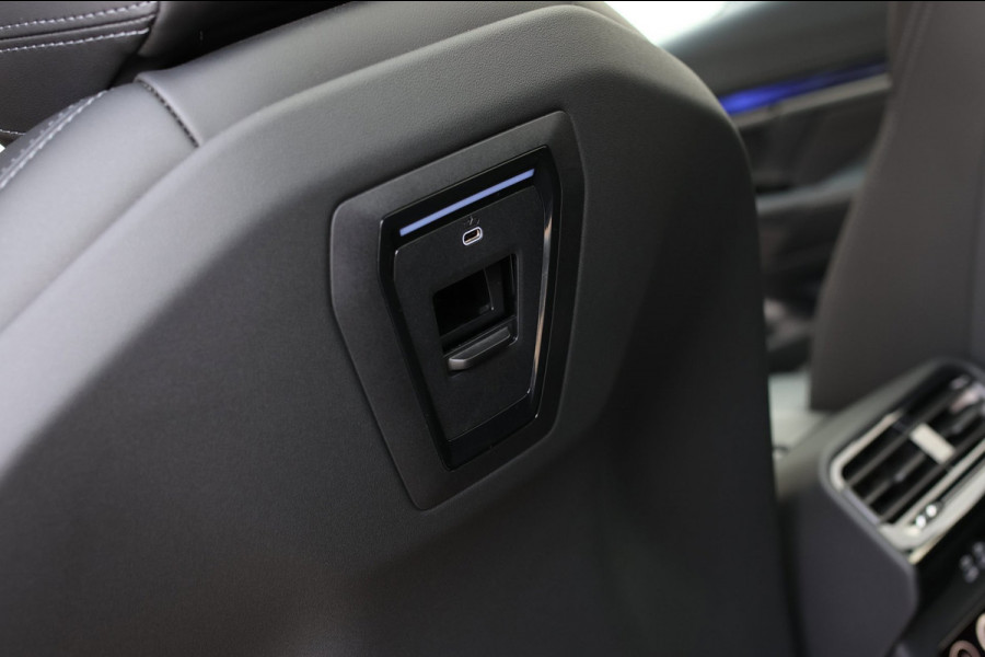 BMW 5 Serie Touring 550e xDrive *Pano*B&W*4-Wiel besturing*Trekhaak*Stoelventilatie*