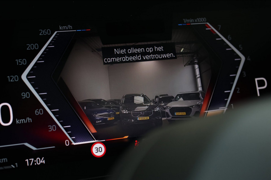 BMW 5 Serie Touring 550e xDrive *Pano*B&W*4-Wiel besturing*Trekhaak*Stoelventilatie*