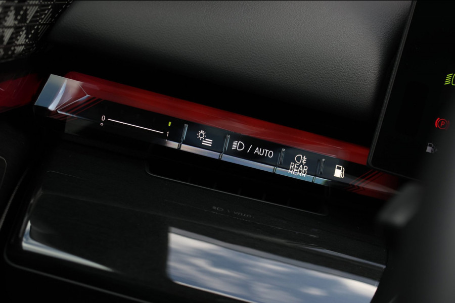 BMW 5 Serie Touring 550e xDrive *Pano*B&W*4-Wiel besturing*Trekhaak*Stoelventilatie*