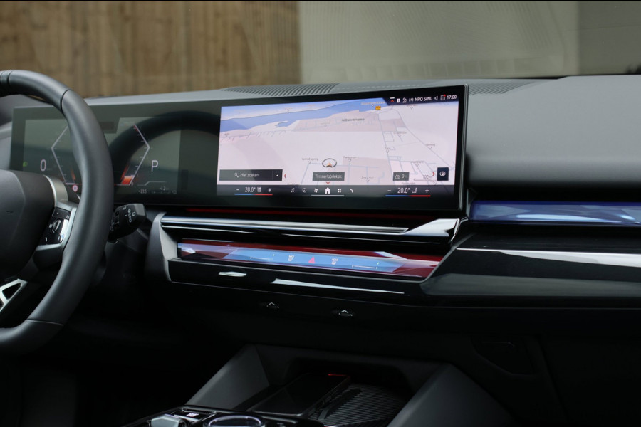BMW 5 Serie Touring 550e xDrive *Pano*B&W*4-Wiel besturing*Trekhaak*Stoelventilatie*