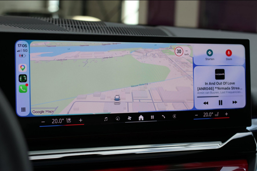BMW 5 Serie Touring 550e xDrive *Pano*B&W*4-Wiel besturing*Trekhaak*Stoelventilatie*