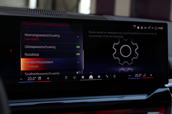 BMW 5 Serie Touring 550e xDrive *Pano*B&W*4-Wiel besturing*Trekhaak*Stoelventilatie*