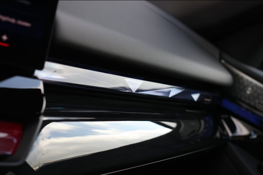 BMW 5 Serie Touring 550e xDrive *Pano*B&W*4-Wiel besturing*Trekhaak*Stoelventilatie*
