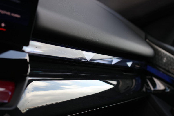 BMW 5 Serie Touring 550e xDrive *Pano*B&W*4-Wiel besturing*Trekhaak*Stoelventilatie*