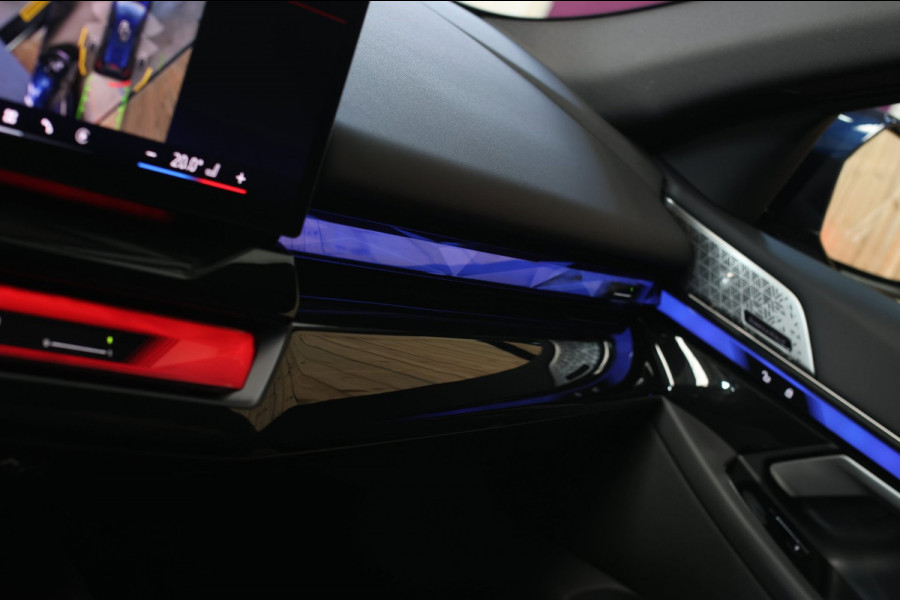BMW 5 Serie Touring 550e xDrive *Pano*B&W*4-Wiel besturing*Trekhaak*Stoelventilatie*