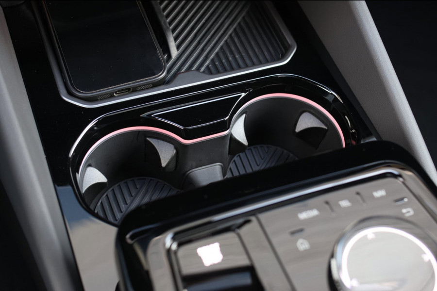 BMW 5 Serie Touring 550e xDrive *Pano*B&W*4-Wiel besturing*Trekhaak*Stoelventilatie*