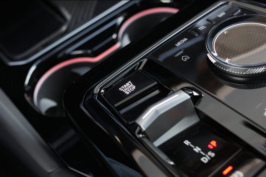 BMW 5 Serie Touring 550e xDrive *Pano*B&W*4-Wiel besturing*Trekhaak*Stoelventilatie*