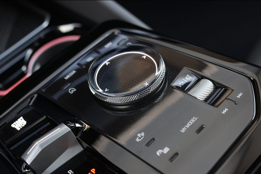 BMW 5 Serie Touring 550e xDrive *Pano*B&W*4-Wiel besturing*Trekhaak*Stoelventilatie*