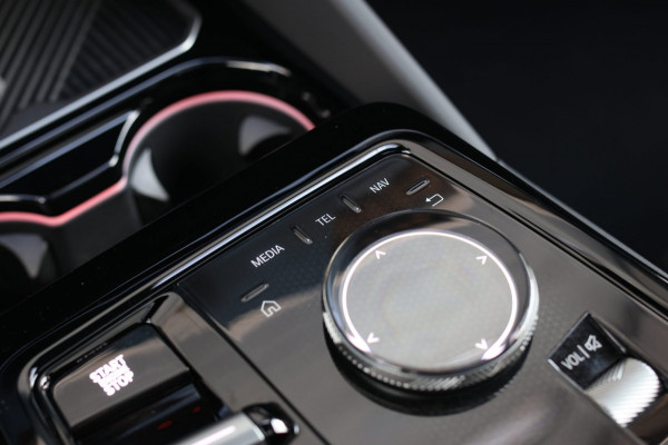 BMW 5 Serie Touring 550e xDrive *Pano*B&W*4-Wiel besturing*Trekhaak*Stoelventilatie*