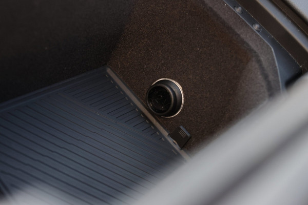 BMW 5 Serie Touring 550e xDrive *Pano*B&W*4-Wiel besturing*Trekhaak*Stoelventilatie*