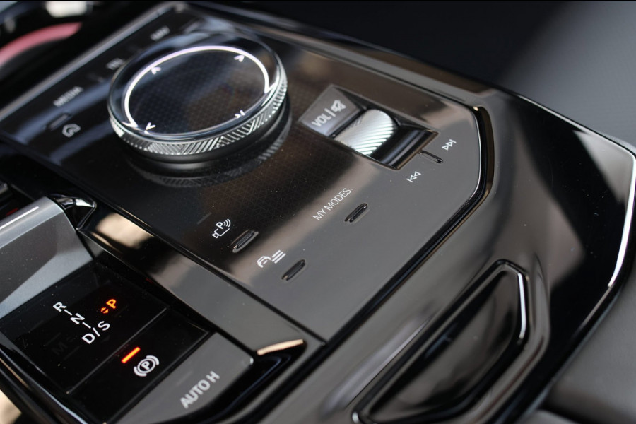 BMW 5 Serie Touring 550e xDrive *Pano*B&W*4-Wiel besturing*Trekhaak*Stoelventilatie*