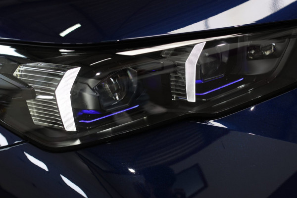 BMW 5 Serie Touring 550e xDrive *Pano*B&W*4-Wiel besturing*Trekhaak*Stoelventilatie*