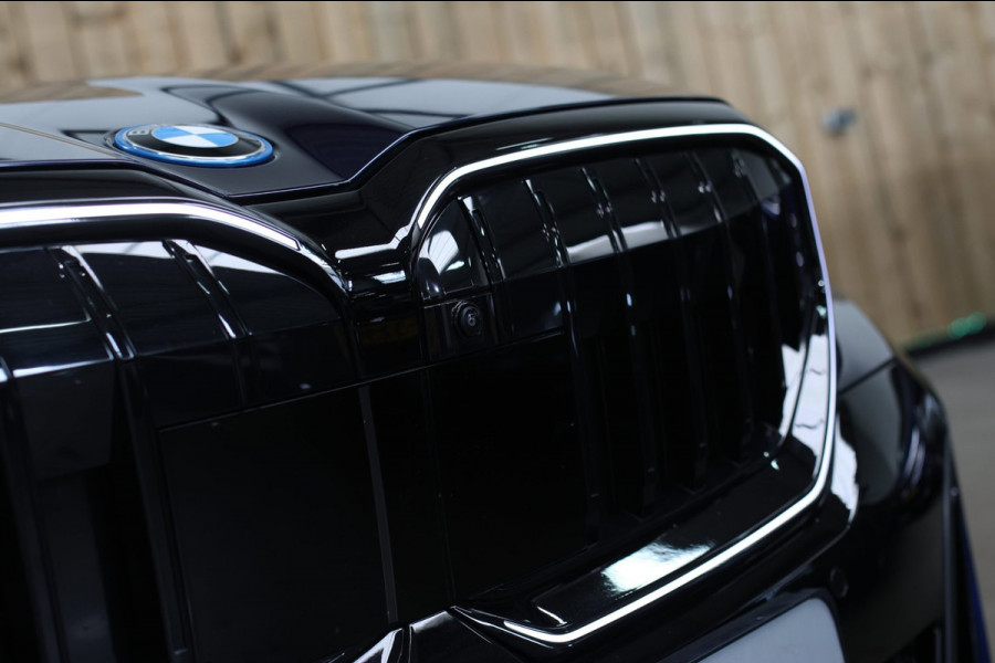 BMW 5 Serie Touring 550e xDrive *Pano*B&W*4-Wiel besturing*Trekhaak*Stoelventilatie*