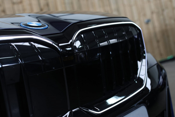 BMW 5 Serie Touring 550e xDrive *Pano*B&W*4-Wiel besturing*Trekhaak*Stoelventilatie*