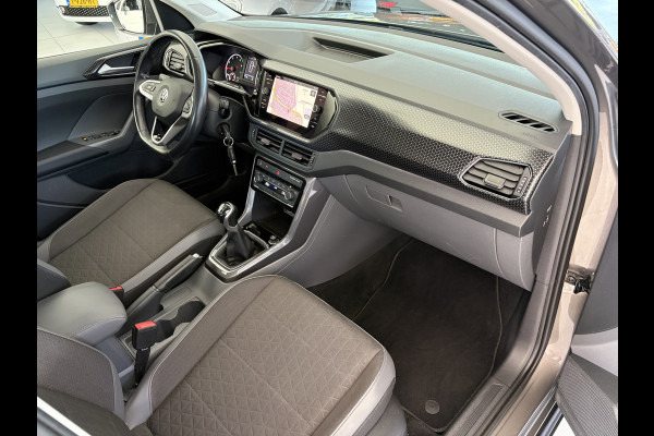 Volkswagen T-Cross 1.0 TSI Style Airco - Parkeersensoren - Navigatie - Licht metalen velgen 17 inch - Dodehoek detector - Dakrails - Bluetooth - Cruise control - Led verlichting - Radio - Start/stop systeem - Stuur multifunc - Elektrische ramen