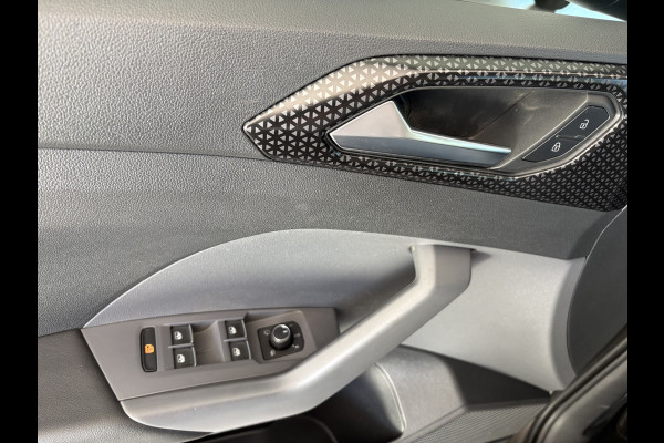 Volkswagen T-Cross 1.0 TSI Style Airco - Parkeersensoren - Navigatie - Licht metalen velgen 17 inch - Dodehoek detector - Dakrails - Bluetooth - Cruise control - Led verlichting - Radio - Start/stop systeem - Stuur multifunc - Elektrische ramen