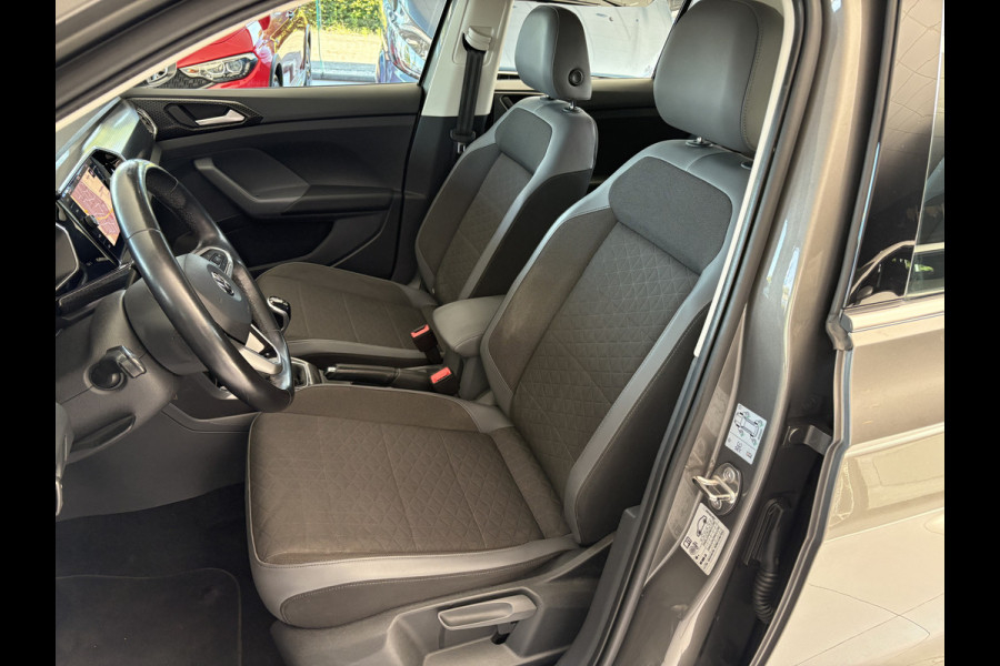 Volkswagen T-Cross 1.0 TSI Style Airco - Parkeersensoren - Navigatie - Licht metalen velgen 17 inch - Dodehoek detector - Dakrails - Bluetooth - Cruise control - Led verlichting - Radio - Start/stop systeem - Stuur multifunc - Elektrische ramen