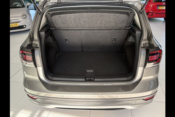 Volkswagen T-Cross 1.0 TSI Style Airco - Parkeersensoren - Navigatie - Licht metalen velgen 17 inch - Dodehoek detector - Dakrails - Bluetooth - Cruise control - Led verlichting - Radio - Start/stop systeem - Stuur multifunc - Elektrische ramen
