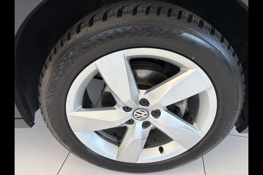 Volkswagen T-Cross 1.0 TSI Style Airco - Parkeersensoren - Navigatie - Licht metalen velgen 17 inch - Dodehoek detector - Dakrails - Bluetooth - Cruise control - Led verlichting - Radio - Start/stop systeem - Stuur multifunc - Elektrische ramen