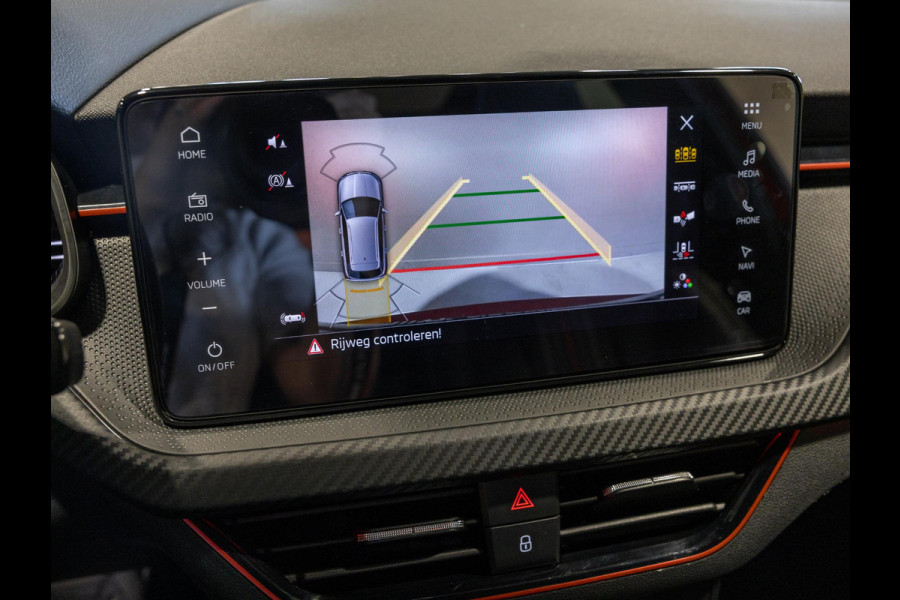 Škoda Kamiq 1.5 TSI ACT Monte Carlo Facelift / 150pk / Panorama dak / Achteruitrij camera / Stoelverwarming / Dodehoek herkenning /