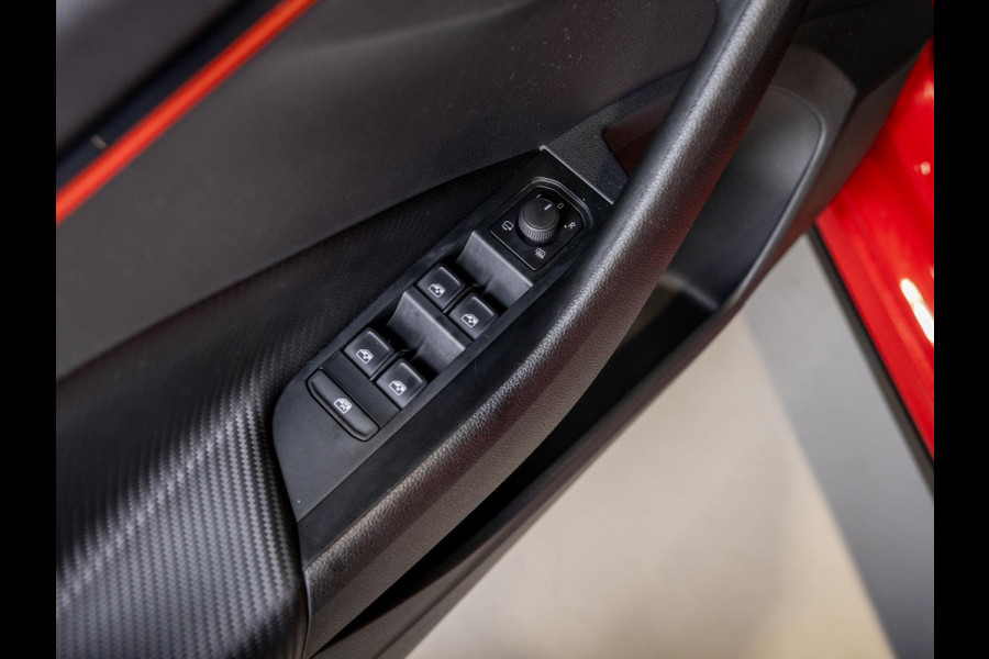 Škoda Kamiq 1.5 TSI ACT Monte Carlo Facelift / 150pk / Panorama dak / Achteruitrij camera / Stoelverwarming / Dodehoek herkenning /