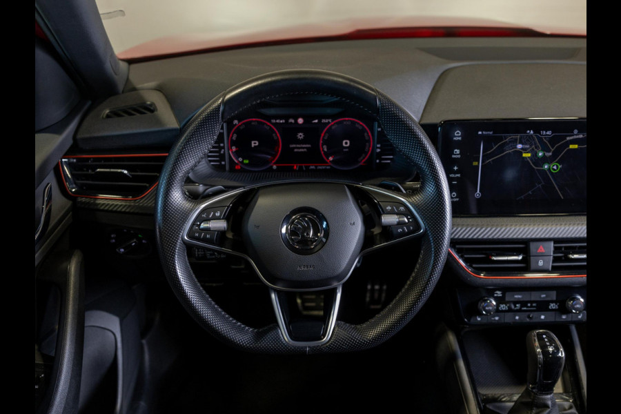 Škoda Kamiq 1.5 TSI ACT Monte Carlo Facelift / 150pk / Panorama dak / Achteruitrij camera / Stoelverwarming / Dodehoek herkenning /