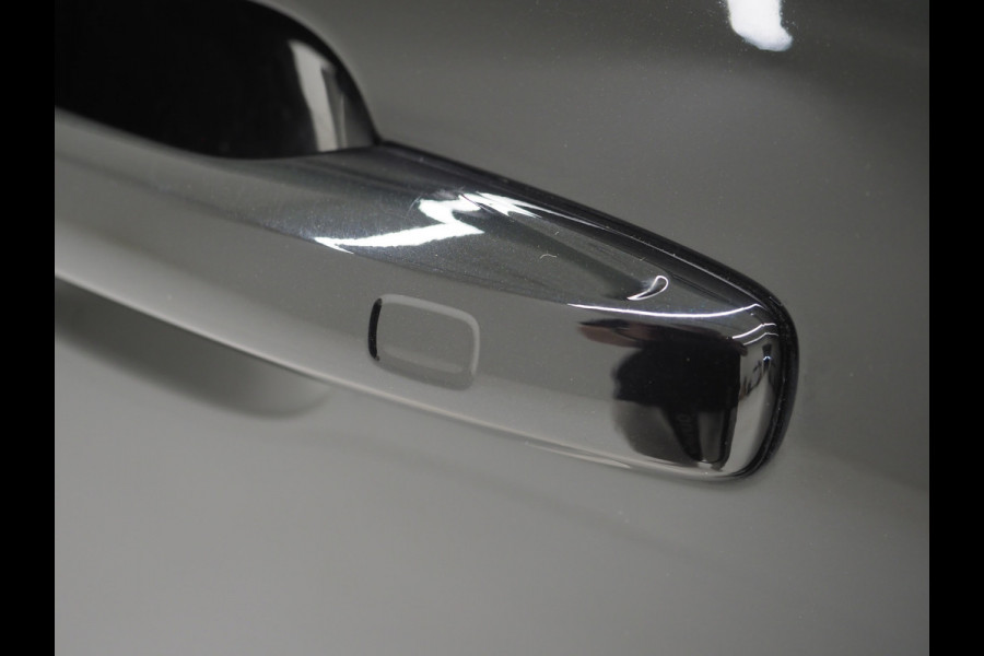 Volvo XC60 2.0 T6 Plug-in hybrid AWD Plus Black Edition | Long Range | Panoramadak | Harman/Kardon | Pilot Assist | Camera | Memory | Keyless