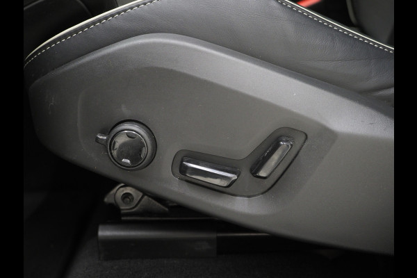 Volvo XC60 2.0 T6 Plug-in hybrid AWD Plus Black Edition | Long Range | Panoramadak | Harman/Kardon | Pilot Assist | Camera | Memory | Keyless