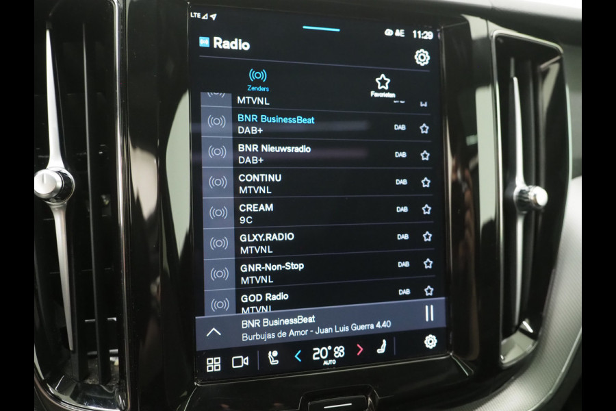 Volvo XC60 2.0 T6 Plug-in hybrid AWD Plus Black Edition | Long Range | Panoramadak | Harman/Kardon | Pilot Assist | Camera | Memory | Keyless