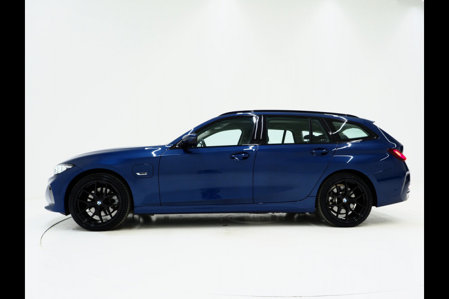 BMW 3 Serie Touring 320e xDrive LCI Shadow Line | Camera | Stoelverwarming | Cruise | LED | DAB | Carplay